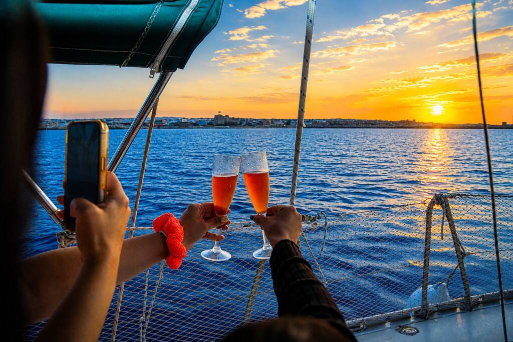 Golden Hour Rosé Champagne Toast À Bord de l’Edisa